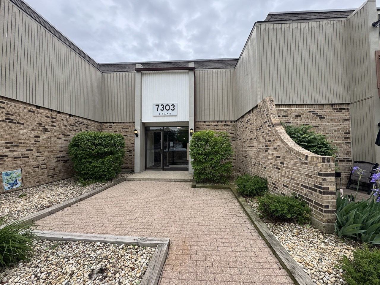 7303 Grand Ave - Photo 4 of 17