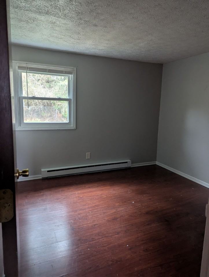 212 Patricia Dr #D - Photo 2 of 7