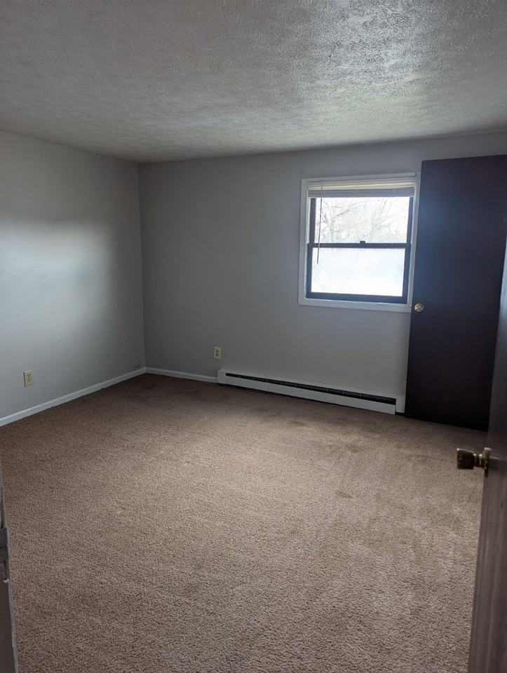 212 Patricia Dr #D - Photo 3 of 7