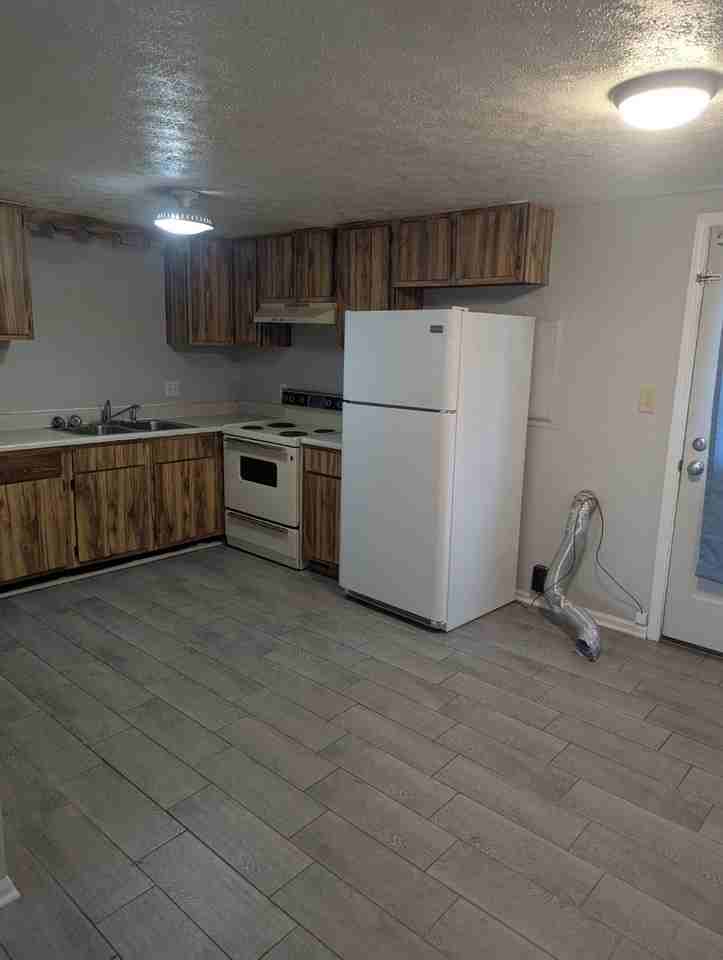 212 Patricia Dr #D - Photo 6 of 7
