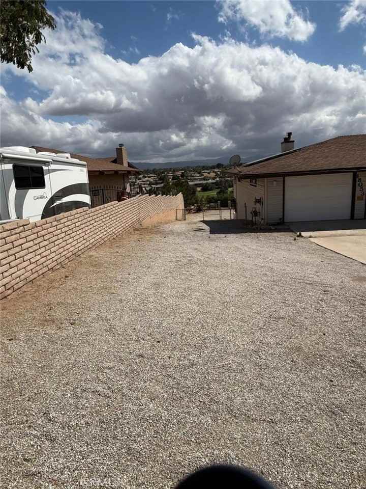 18053 Orange St - Photo 3 of 21