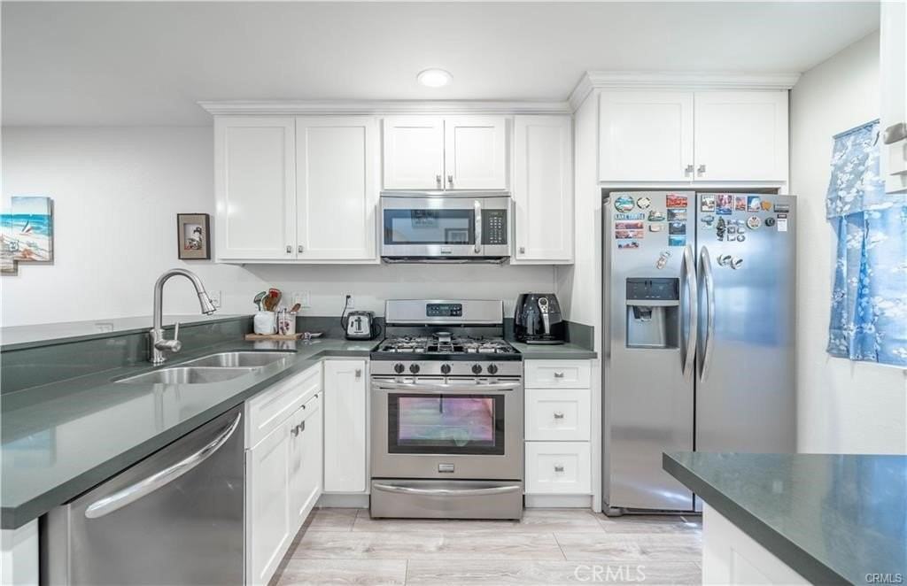 12750 Centralia St - Photo 5 of 15