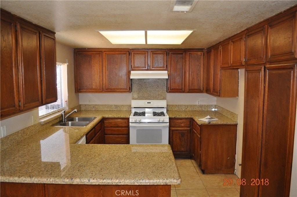 15191 Wildrose St - Photo 3 of 7