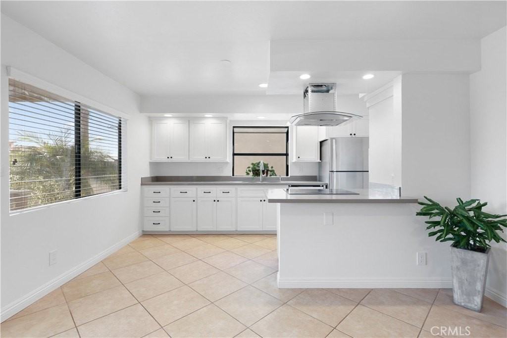 454 Seaward Rd - Photo 4 of 47