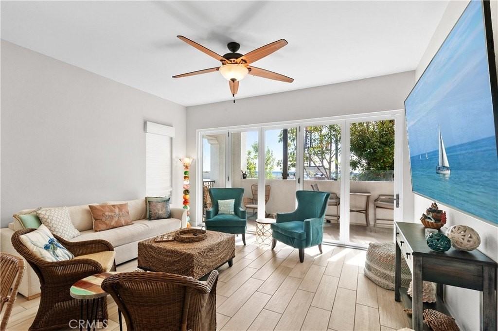 1519 Doheny Way - Photo 3 of 34