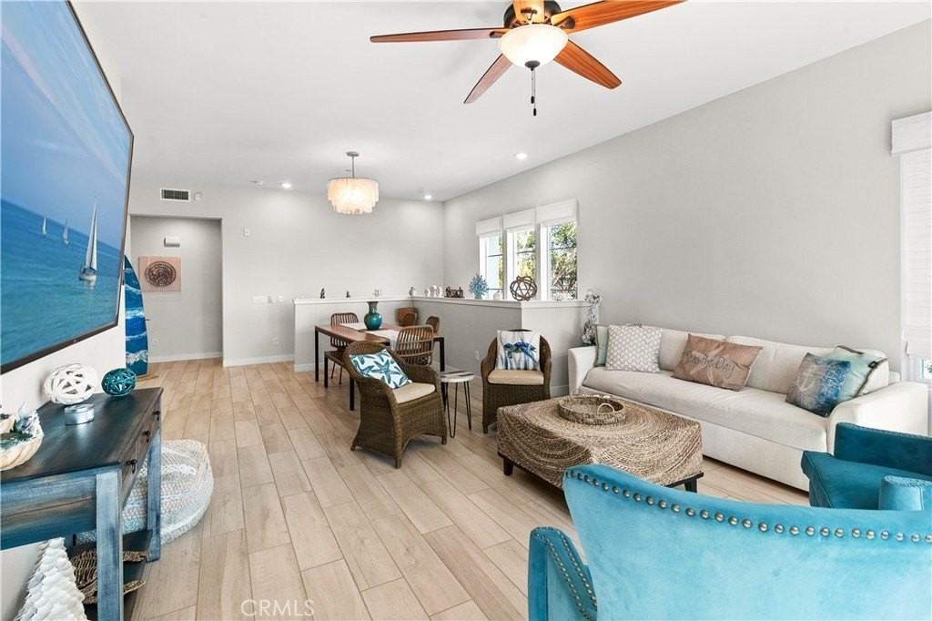 1519 Doheny Way - Photo 4 of 34