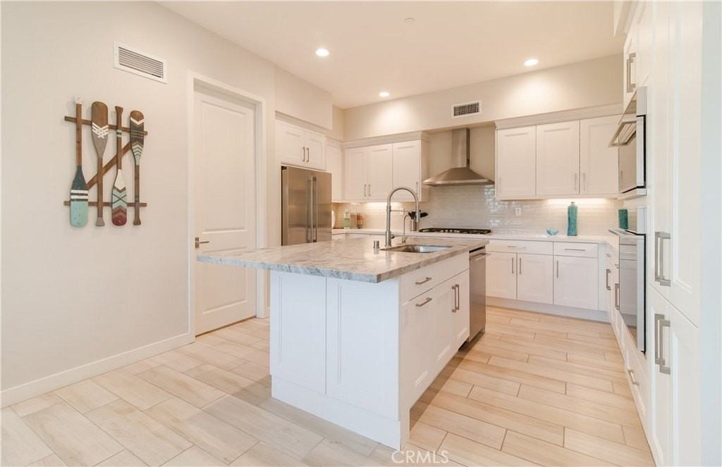 1519 Doheny Way - Photo 7 of 34