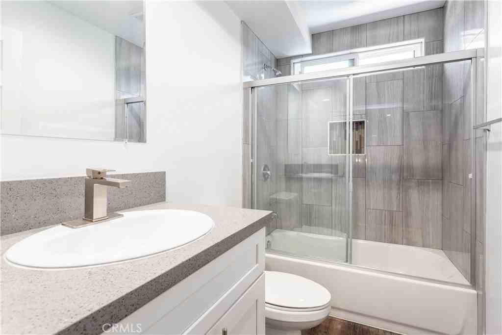 1429 S New Hampshire Ave - Photo 5 of 19