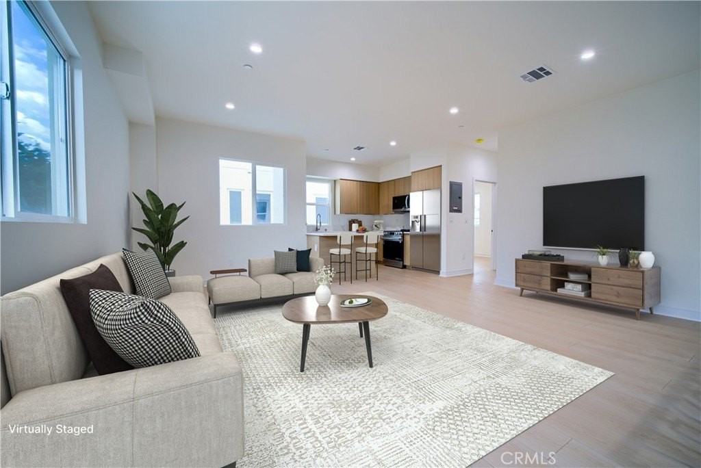 259 S Avenue 54 #1-2 - Photo 4 of 18