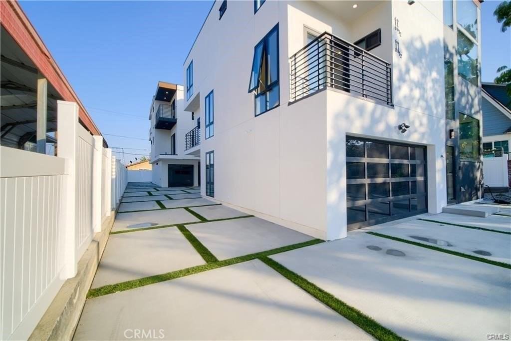 618 N Mariposa Ave #1-2 - Photo 4 of 18