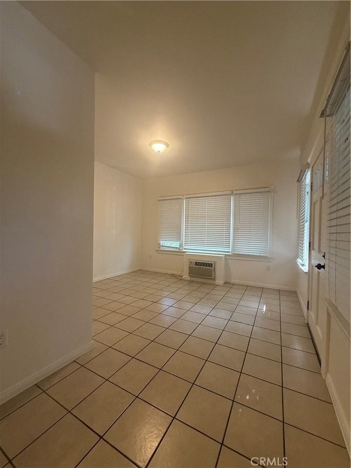 718 Chestnut Ave #4 - Photo 3 of 11