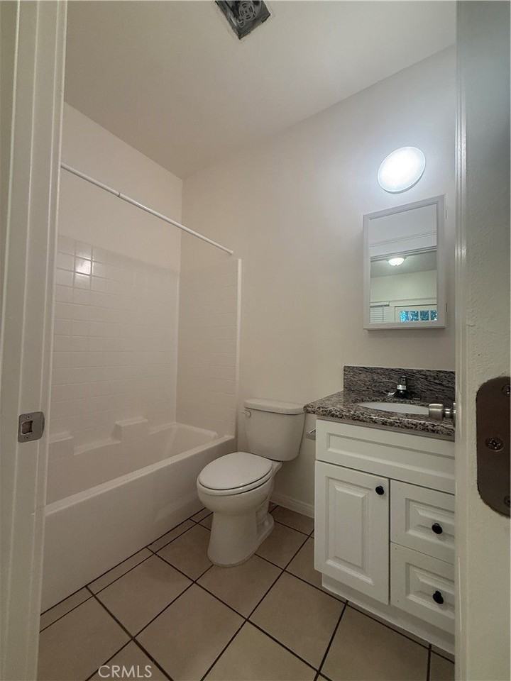 718 Chestnut Ave #4 - Photo 5 of 11