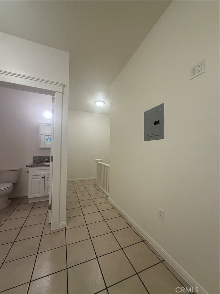 718 Chestnut Ave #4 - Photo 6 of 11