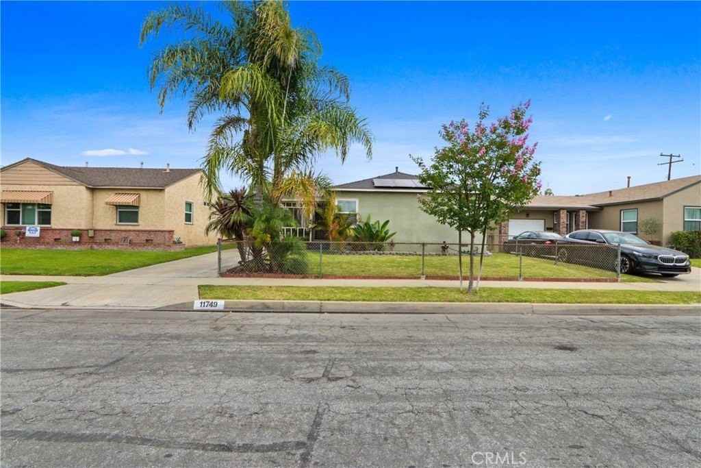 11749 Idalene St - Photo 5 of 21