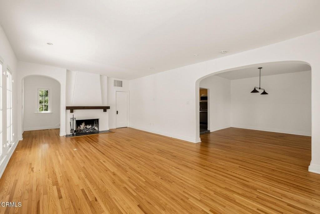 1323 Indiana Ave - Photo 7 of 39