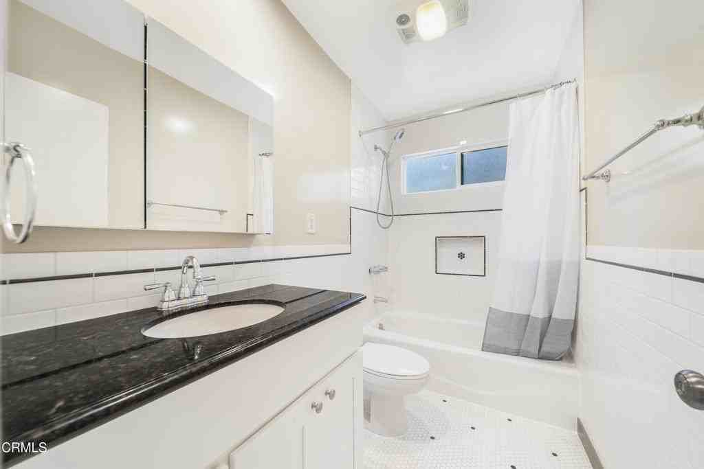 605 N Los Robles Ave #4 - Photo 6 of 13
