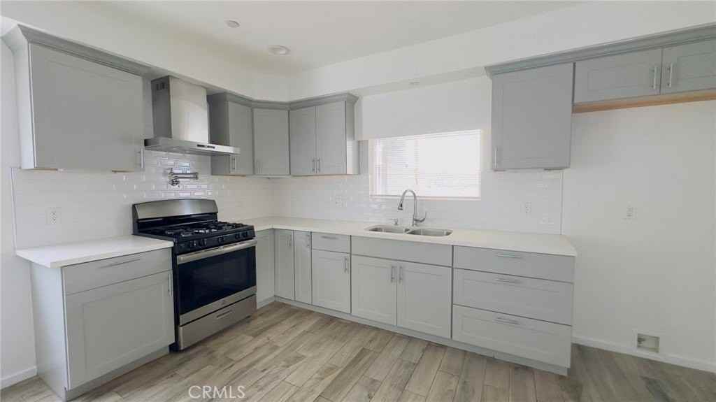 6719 Vineland 1/2 - Photo 4 of 20