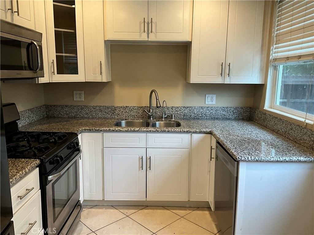 5934 White Oak Ave - Photo 3 of 21