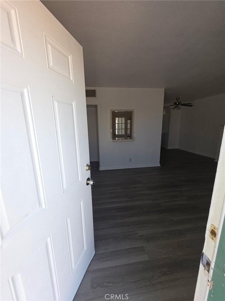 512 E Street 1/2 - Photo 2 of 15