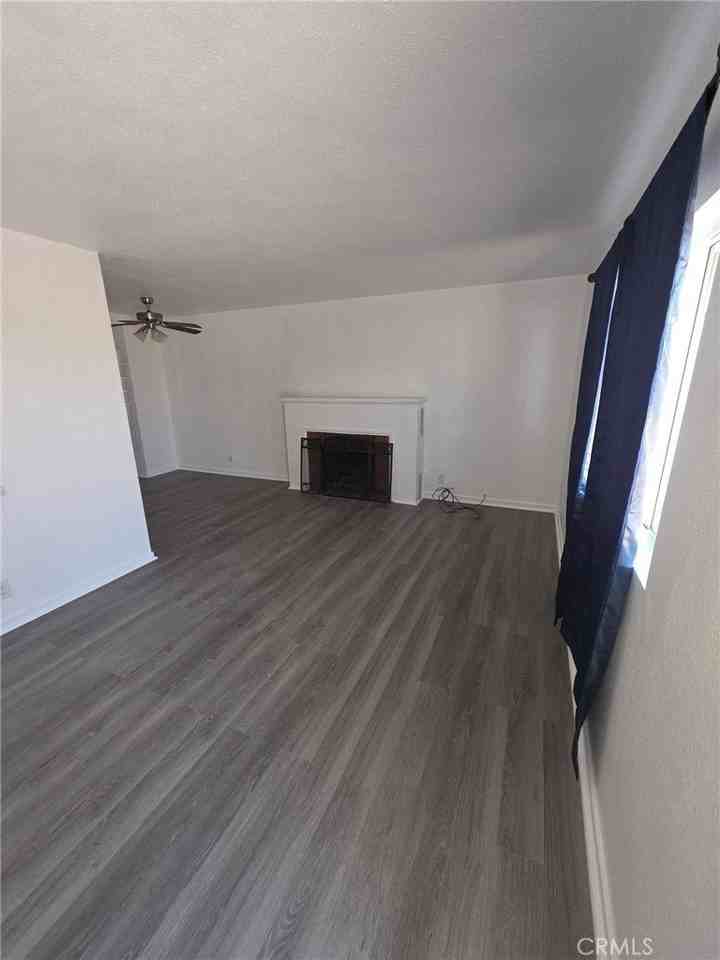 512 E Street 1/2 - Photo 3 of 15