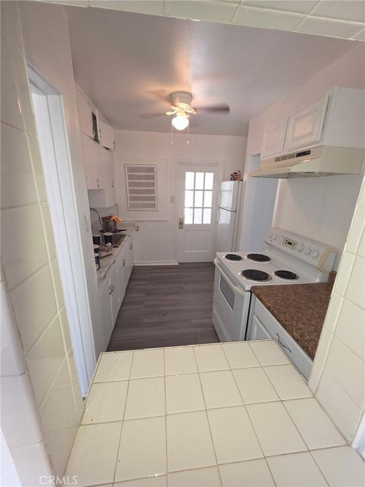512 E Street 1/2 - Photo 6 of 15