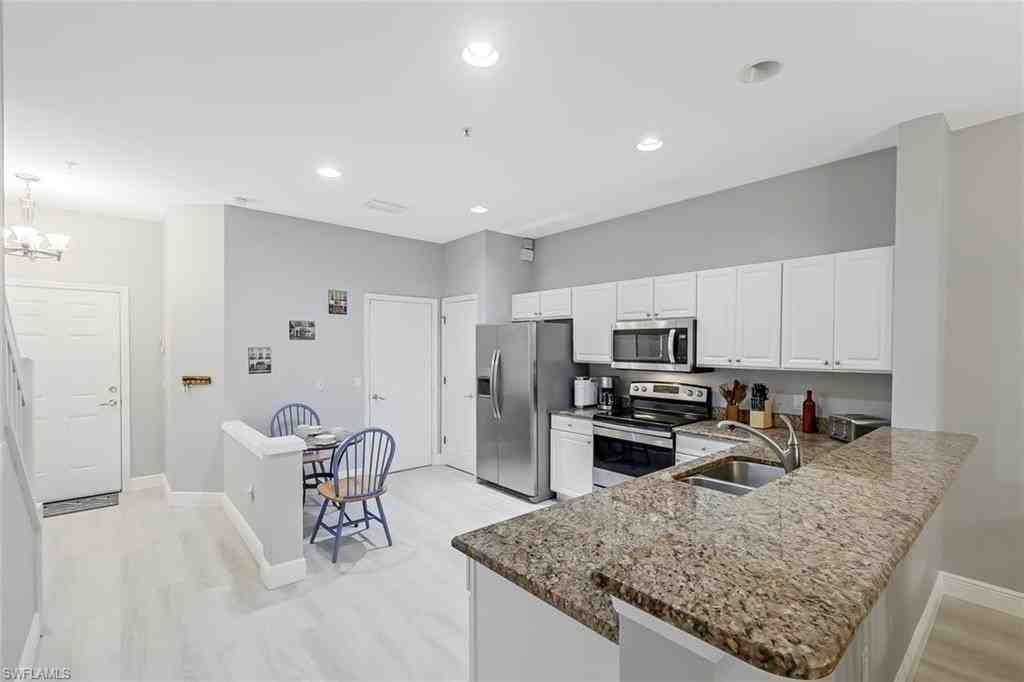 836 Hampton Cir #171 - Photo 7 of 21
