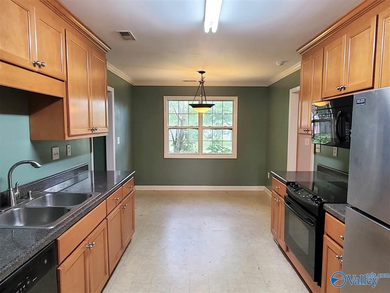 144 Oakcrest Rd - Photo 5 of 16