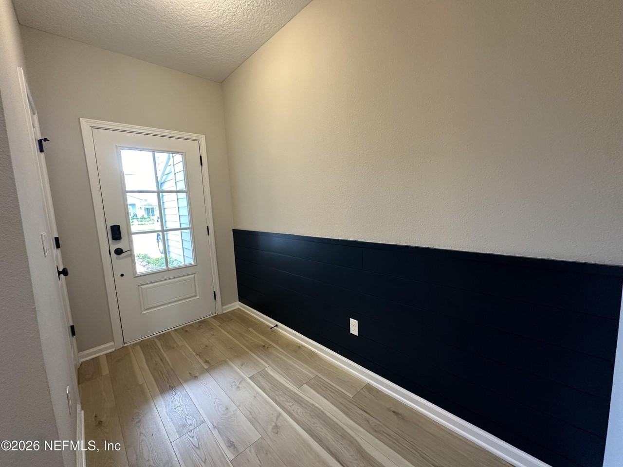 61 Pinebury Ln - Photo 2 of 23