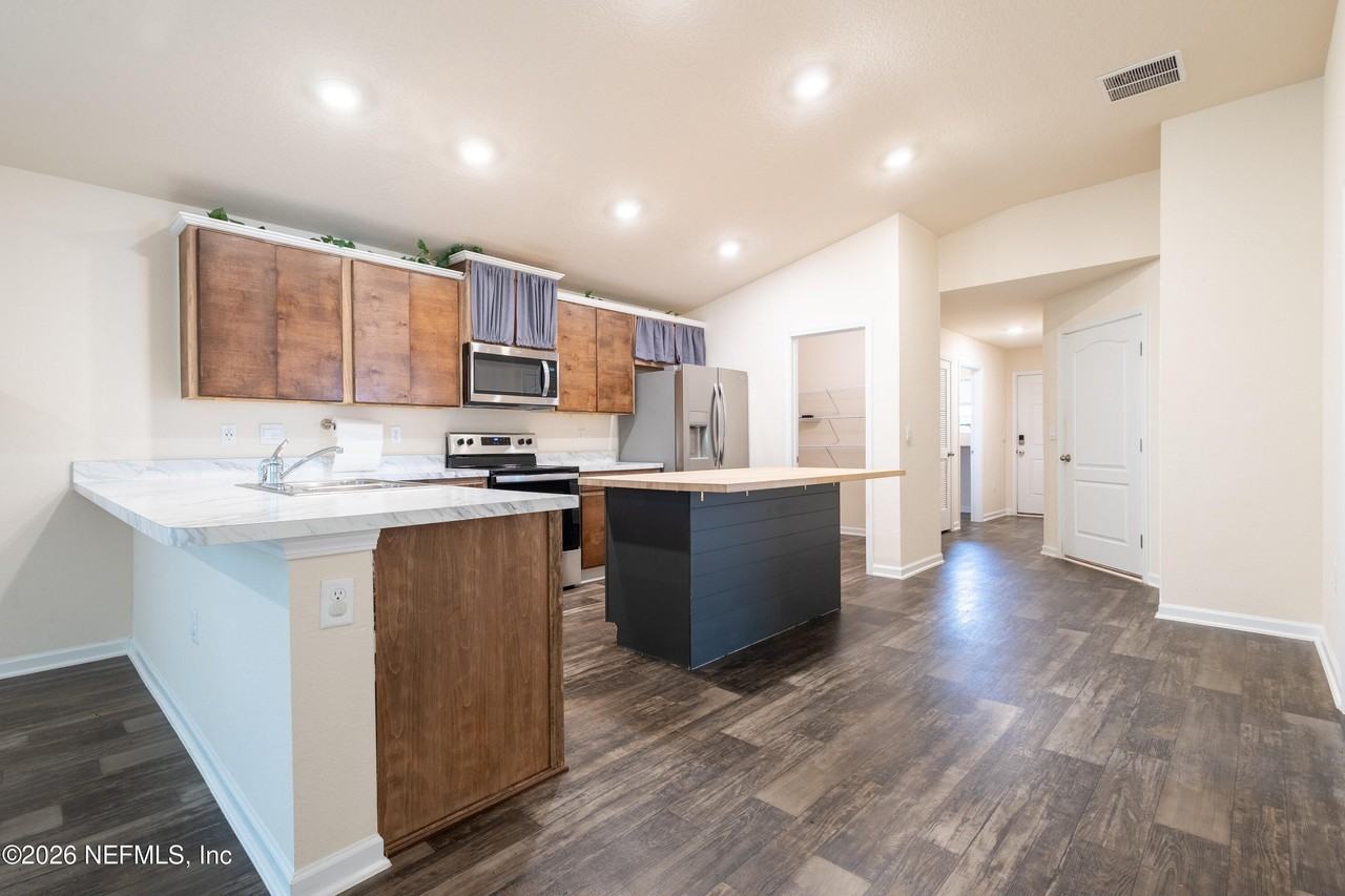 2446 Oak Stream Dr - Photo 5 of 46
