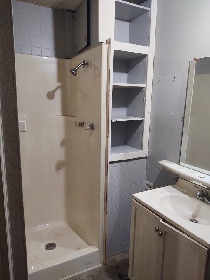 906 Putnam Ave #7 - Photo 2 of 4