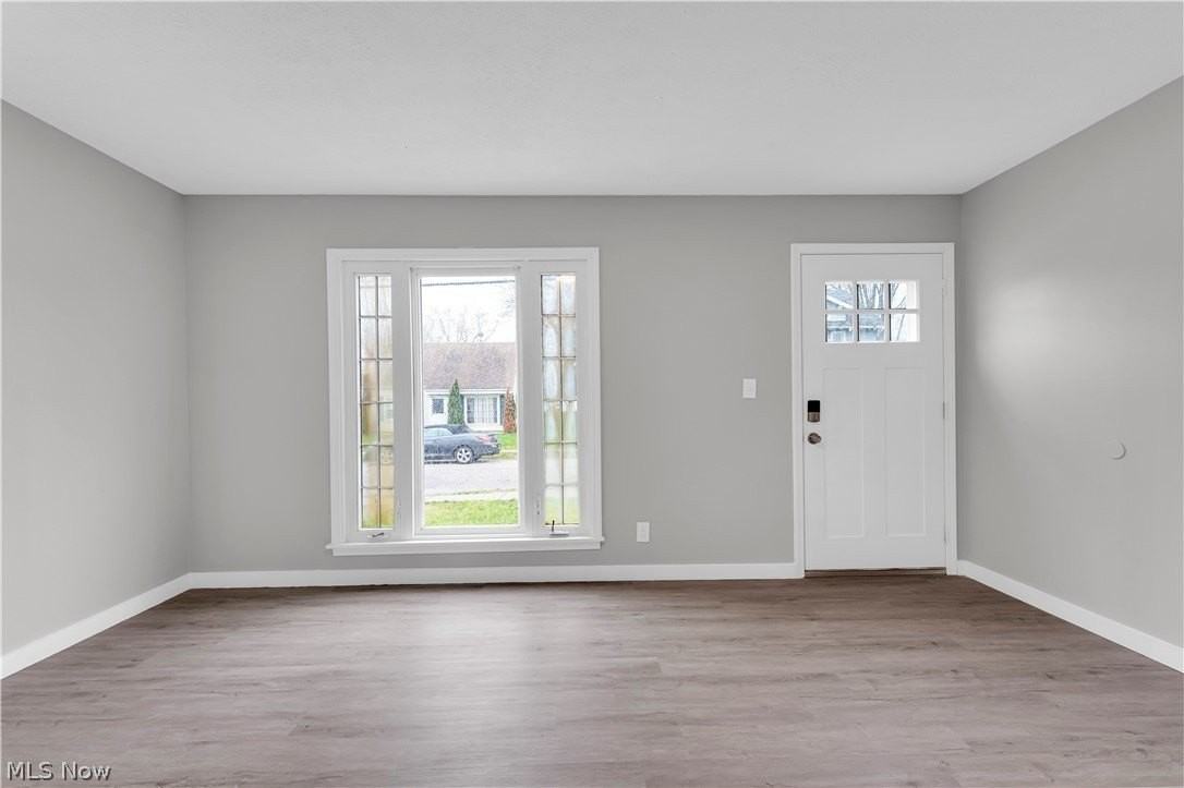 12804 Kirton Ave - Photo 3 of 23