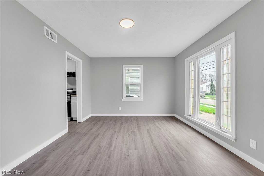 12804 Kirton Ave - Photo 4 of 23
