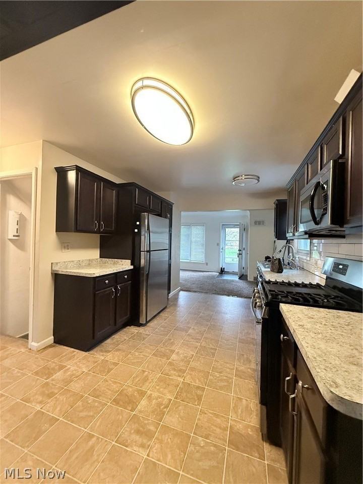 1924 Miriam Ave - Photo 4 of 12
