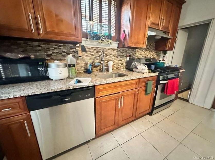 32 Herbert Ave - Photo 5 of 10