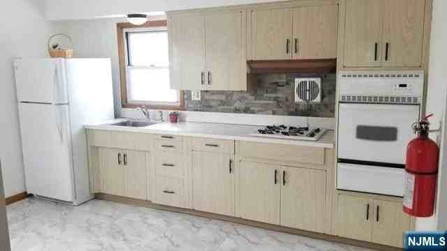 15 Bernice Pl #2 - Photo 4 of 14