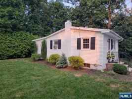 featured image of 295 Lincoln Ave