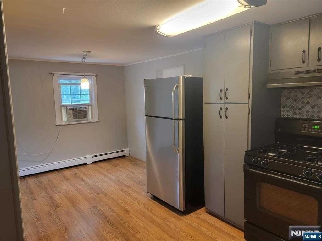 295 Lincoln Ave - Photo 4 of 17