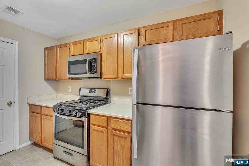 1041 Cumberland Court - Photo 7 of 19