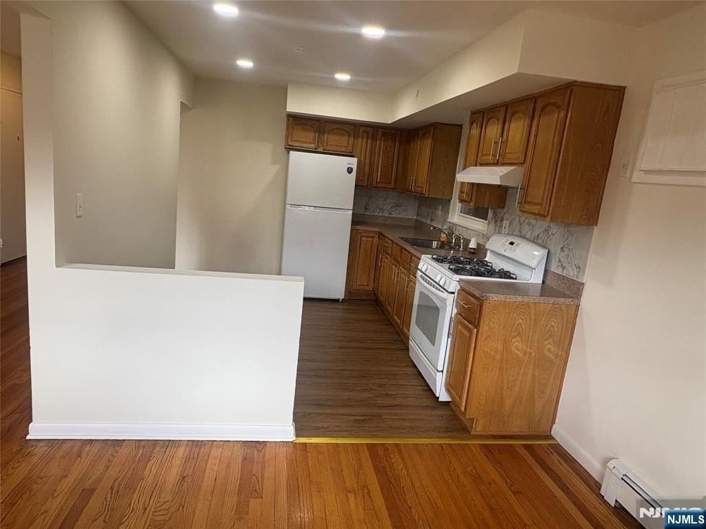 399 Walker St #1B - Photo 5 of 11