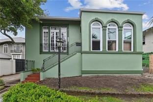7018 S Claiborne Ave - Photo 1 of 1