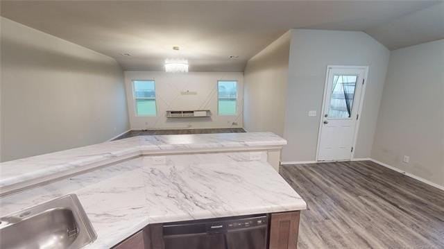 1240 E Richmond St - Photo 5 of 24