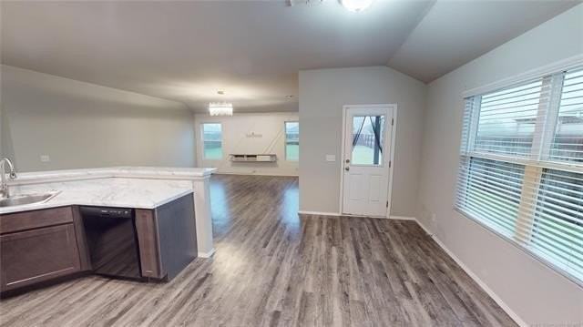 1240 E Richmond St - Photo 6 of 24