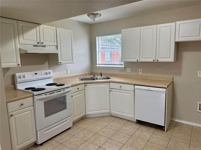 14250 S Hickory St - Photo 3 of 9