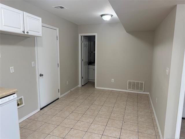 14250 S Hickory St - Photo 4 of 9