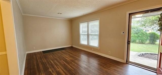 1430 S Erie Ave - Photo 7 of 23