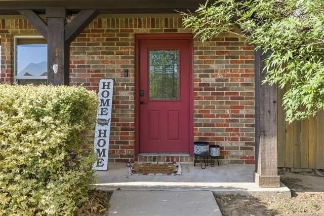 1005 Stone Creek Dr - Photo 2 of 39