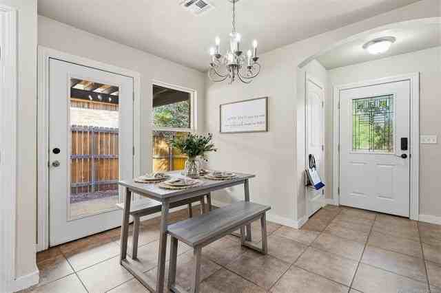 1005 Stone Creek Dr - Photo 7 of 39