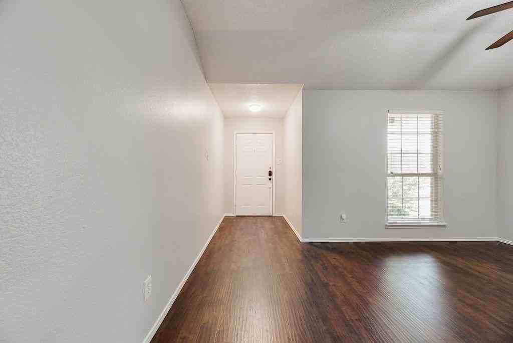 9139 Grand Canal Dr - Photo 3 of 30