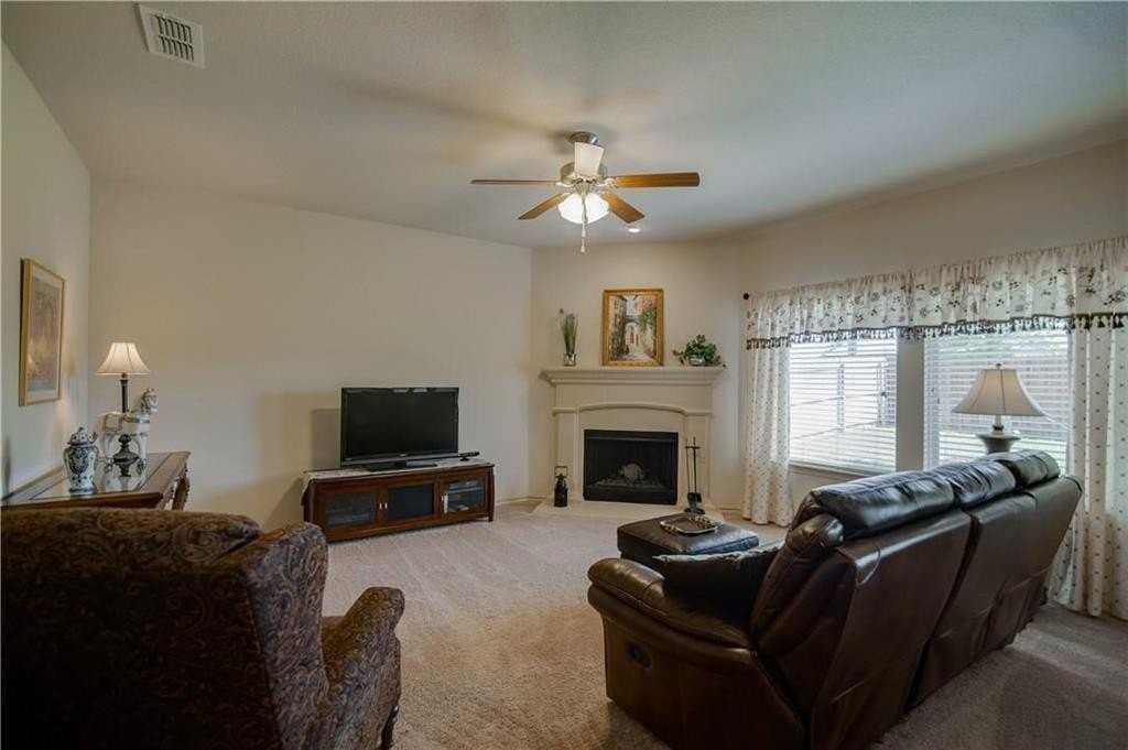 3329 Tamarack Ln - Photo 3 of 15