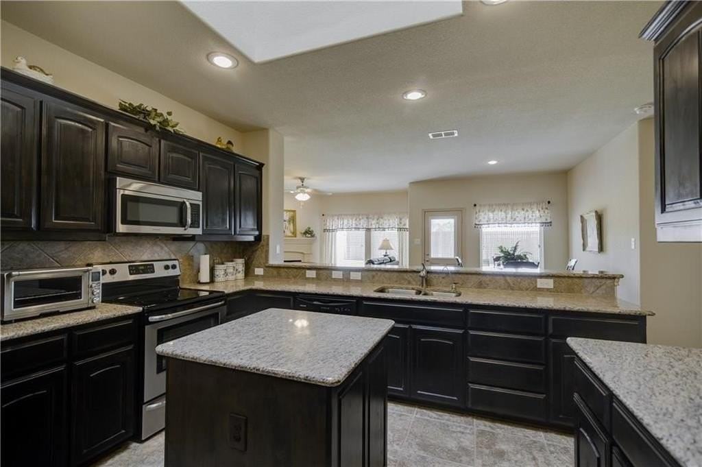 3329 Tamarack Ln - Photo 4 of 15